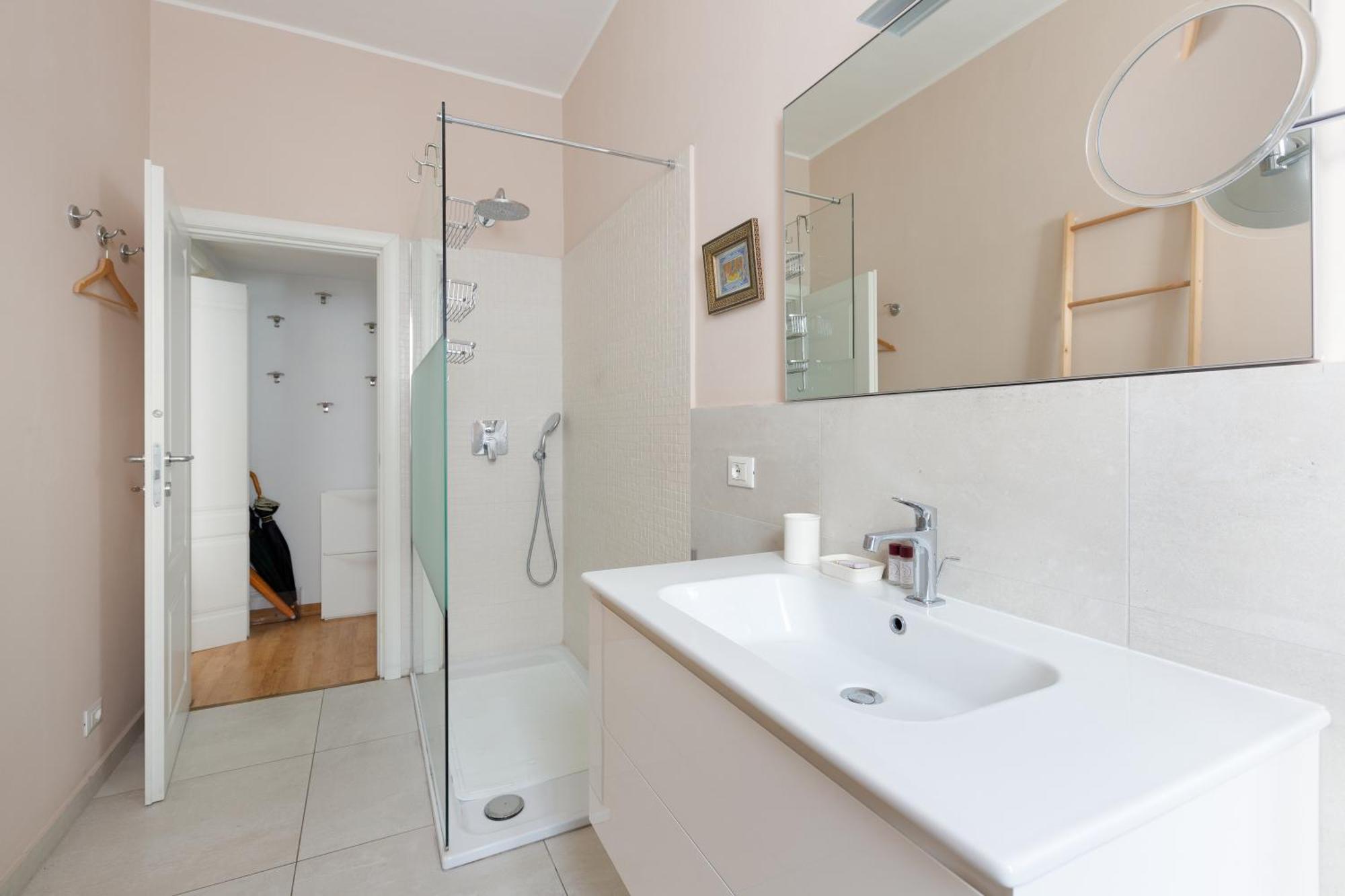 Milan-Linate Apartment With Balcony Bagian luar foto
