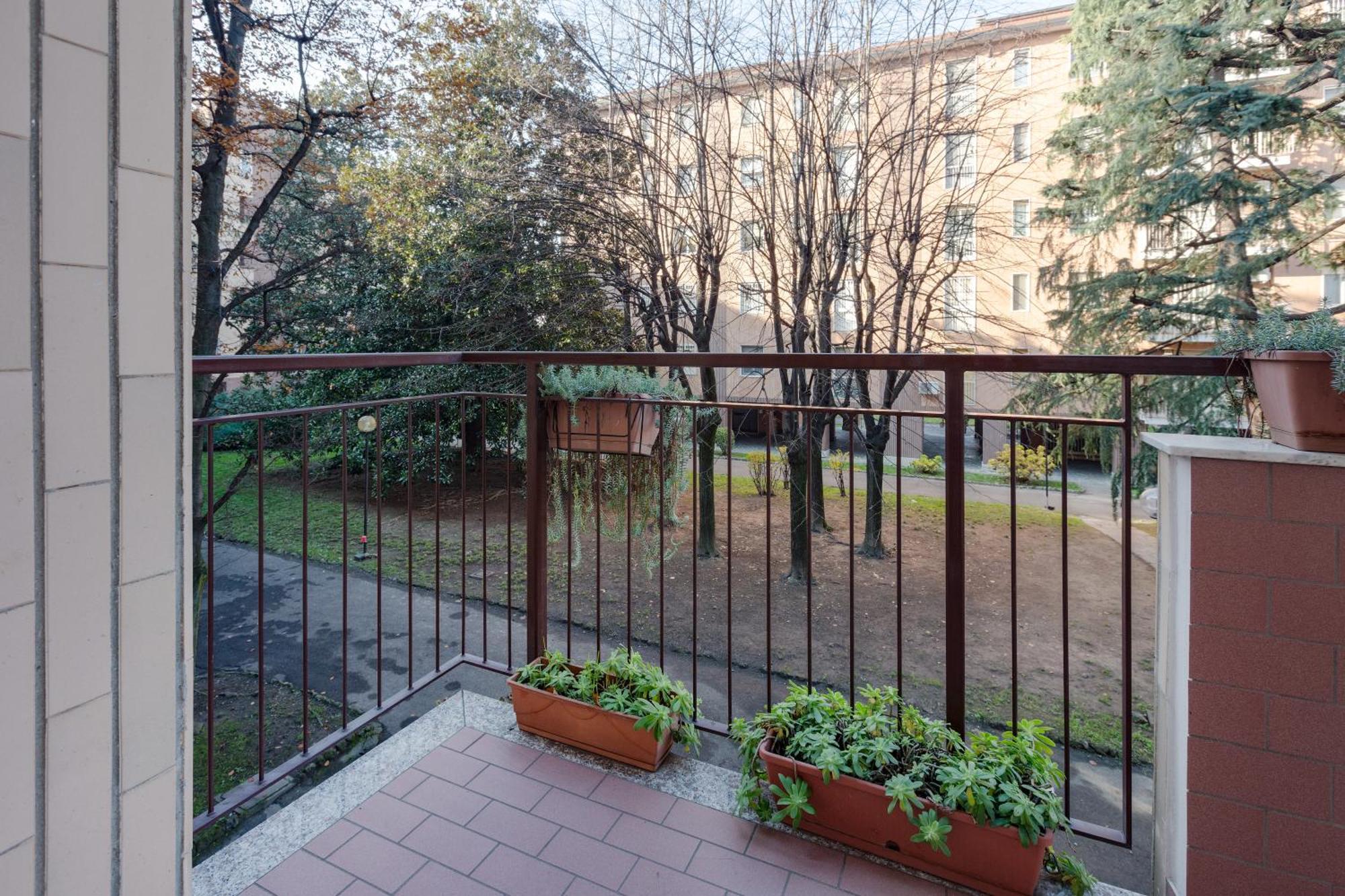 Milan-Linate Apartment With Balcony Bagian luar foto