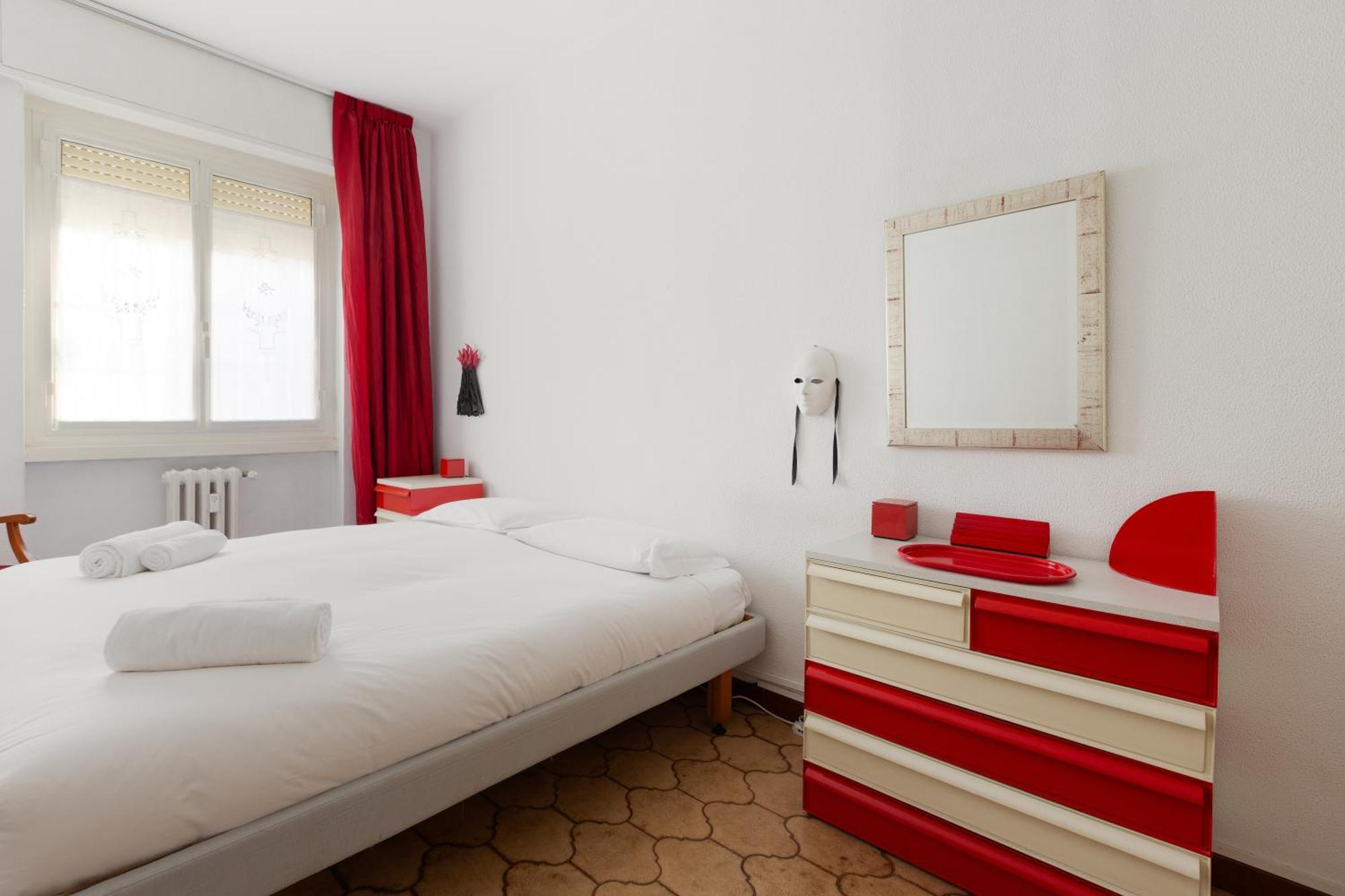 Milan-Linate Apartment With Balcony Bagian luar foto